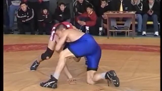 Спорт. Вольная борьба. Кубок КР-2004. Усенбек уулу Урмат-Белеков. смотреть онлайн