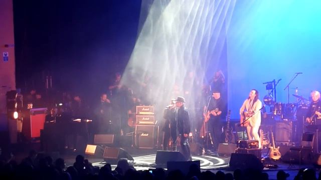 GARY OLDMAN 'THE MAN WHO SOLD THE WORLD' @ CELEBRATING BOWIE, 02 BRIXTON, LONDON 8.1.17 смотреть онлайн