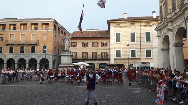 Sbandieratori Battitori 'Nzegna - Singolo Giovanili Ferrara 2016 ANDREA LANZILOTTI Campione d'Itali смотреть онлайн