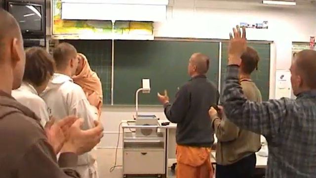 Suhotra Swami - #2 Seminar - Kirtan before the class 1 (Helsinki 2004) смотреть онлайн