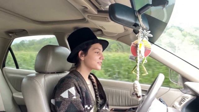 Accuse each other of Leprechaunism смотреть онлайн