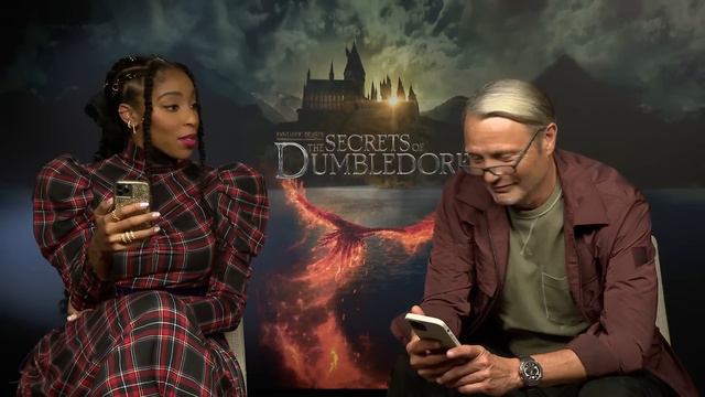 The Cast Of Fantastic Beasts Finds Out Which Characters They Are смотреть онлайн
