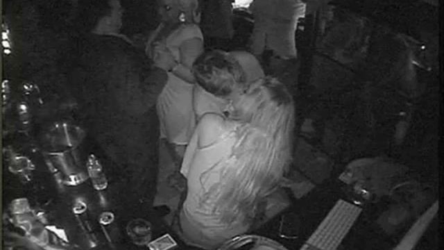 Lindsay Lohan kiss Samantha Ronson.mp4 смотреть онлайн