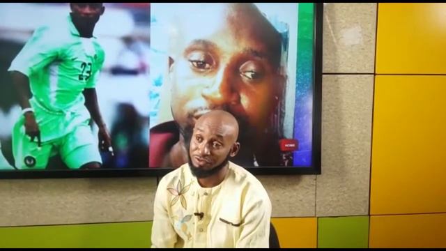 NIGERIAN INTERNATIONAL OPABUNMI, BEGS FOR FOOD смотреть онлайн