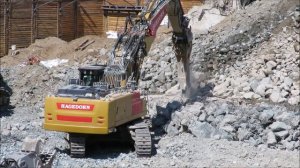 Bagger Liebherr R960 mit Hydraulikhammer