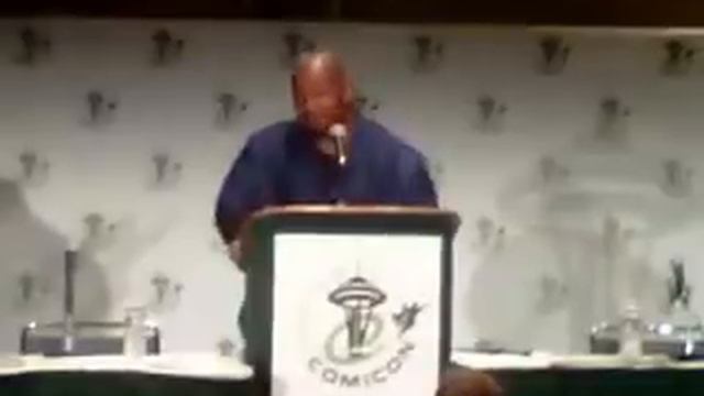 Asking Kevin Michael Richardson about Donatello and doing Shredder @ Emerald City Comicon 2013 смотреть онлайн