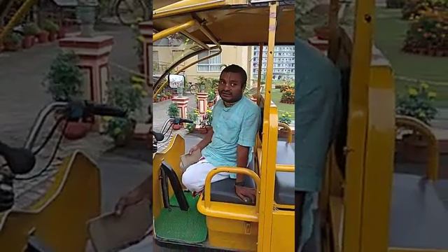 Auto rickshaw driver Damodar Krishna Das from Iskcon mayapur left us speechless 🙏🙏 смотреть онлайн