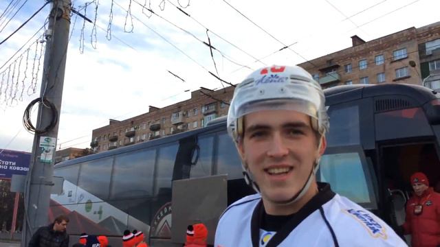 Хоккеист Антон Рудин набивает шайбу смотреть онлайн