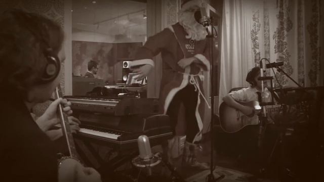 Sakilaiset - "Flänäsen Petsu" live at Studio Kekkonen