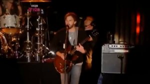 Anthony Caleb Followill loses his composure on stage