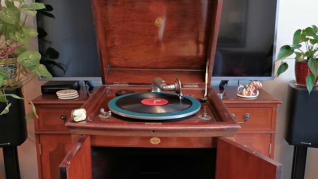 Jamie's Patrol - Luton Red Cross Silver Prize Band - Pathé The Tosca Pathéphone - Winner 78rpm смотреть онлайн