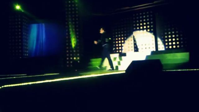 Eddie Moss performing Scream and They Don't Really Care About Us смотреть онлайн