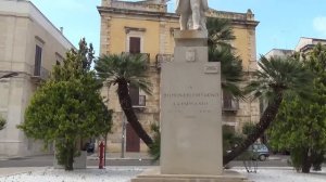 RUVO DI PUGLIA(BA) PIAZZA GIACOMO MATTEOTTI, PIAZZA FELICE CAVALLOTTI E MONUMENTO AL PROF. DOTT.