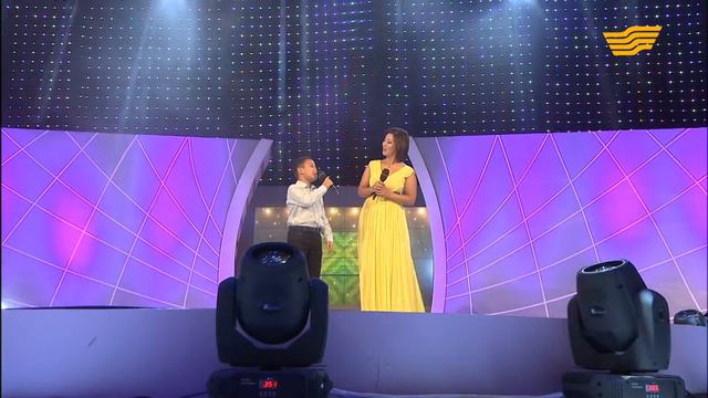 Айгүл Қосанова, Тұрлан Тәлімгереев - «Бәрі мені сүйеді» (сөзі мен, әні: М. Жәутіков) смотреть онлайн