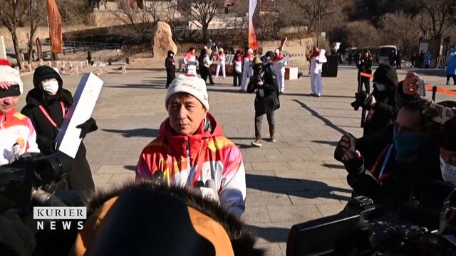 Jackie Chan ist Facklerträger der Spiele in Peking смотреть онлайн