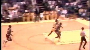 Mike Smrek insane alley-oop from Magic Johnson - Bulls @ Lakers - 1987/88