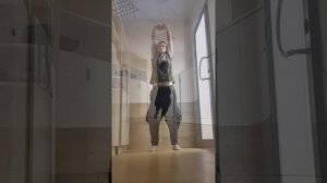 Пока доча на гимнастике мама йожит в уголочке, за дверью🙈😁