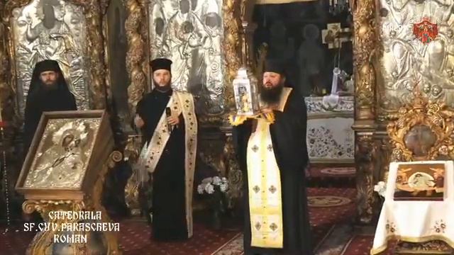 Sosirea Sfintei Lumini în Catedrala Arhiepiscopală Sf. Cuvioasă Parascheva din Roman смотреть онлайн