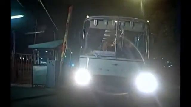 Milan Mladenovic - Bus Station смотреть онлайн