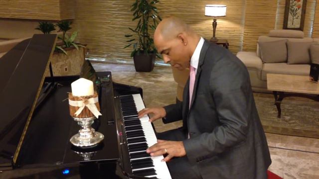 Joe Sebastian Cofie live piano version of Louis Armstrong's classic "What A Wonderful Worl смотреть онлайн