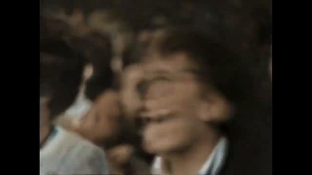 The Beatles - She Loves You (LIVE) - [*COLORIZED* Washington DC Show ] смотреть онлайн
