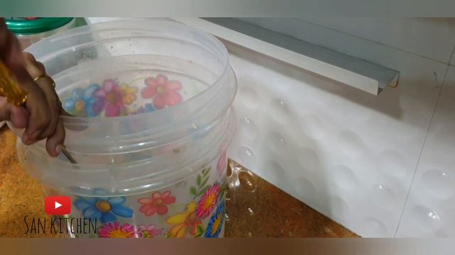 How to Separate two Plastic Containers Stuck | Kitchen Hacks |San Kitchen