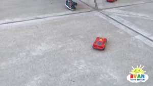 Disney Cars 3 $40 Lightning McQueen vs $300 Lightning McQueen Remote Control Toy Cars