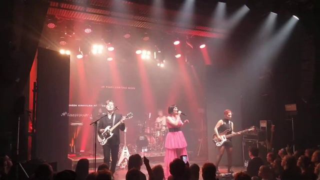 Maija vilkkumaa ~yksi @tavastia смотреть онлайн