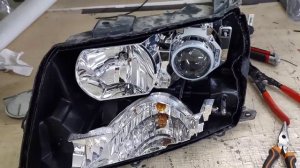 Suzuki Grand Vitara установка биксеноновых линз Hella3r штатный ксенон.