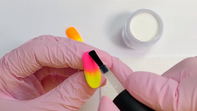 Сахарный градиент гель-лаками с блёстками смотреть онлайн