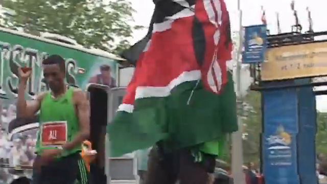 Kenyan Laban Moiben wins Ottawa Marathon смотреть онлайн