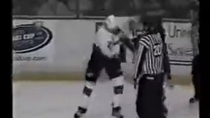 Hockeyfighters.cz  Josh Gratton vs Nick Tarnasky Mar 26 2005.wmv