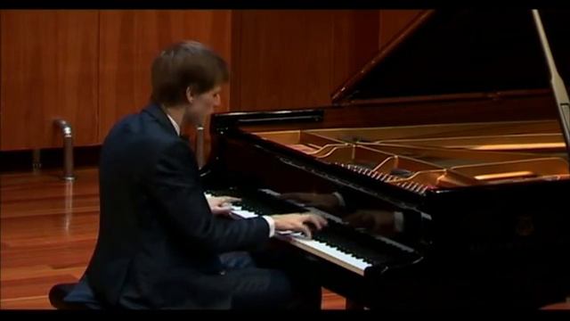David Bekker plays Beethoven Sonata op. 13 (II-III) смотреть онлайн