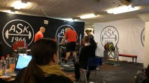 Gnesta gym Fredrik bänkpress 135kg