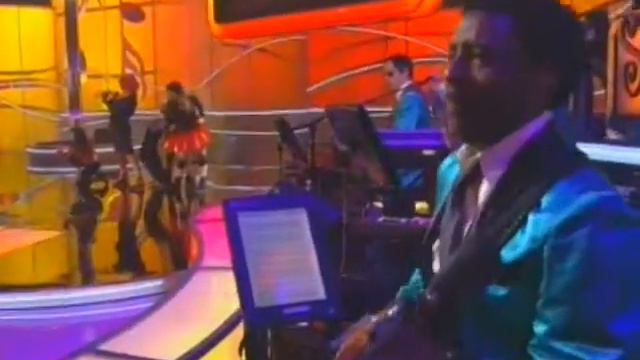 Toni Basil performs on Singing Bee смотреть онлайн