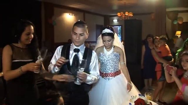 svadbata na dani desi amsterdam смотреть онлайн