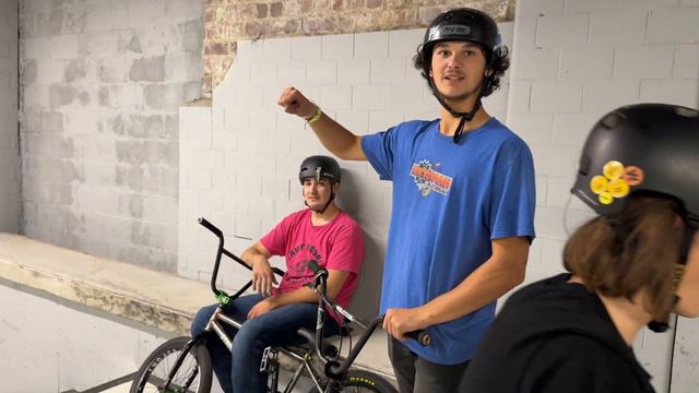 Team Game Of Bike In The New Room At Rays! смотреть онлайн