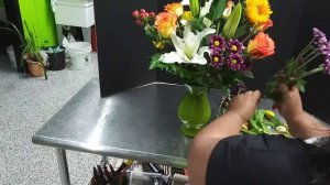 Alegra el dia de alguien especial. Regala un arreglo floral hecho por ti mismo.