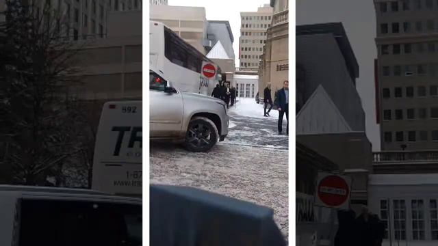 Brad Hunt & Tomas Nosek sign a Vegas Golden Knights jersey for DAGR Sportscards and Collectibles смотреть онлайн