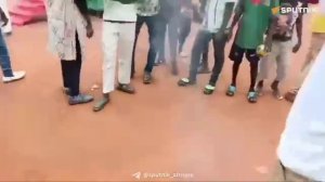 ⚡🇧🇫🤝🇷🇺 Африканцы сжигают жёлто-синию тряпку⚡Даже в Африке народ против киевского режима🚫🐷🚫