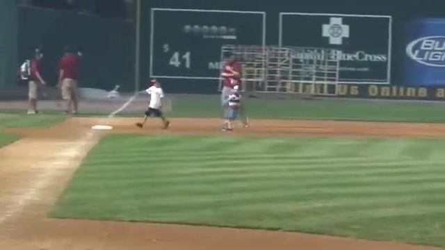 Dylan running the bases at York Revolution Ball Park смотреть онлайн