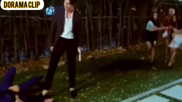 Он ударила его девушку и он Застрелил его руку смотреть онлайн