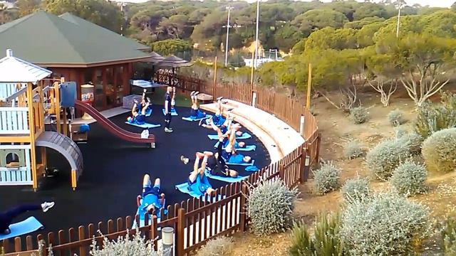 Razgibavanje nogometasa Rijeke u hotelskom "kids clubu" смотреть онлайн