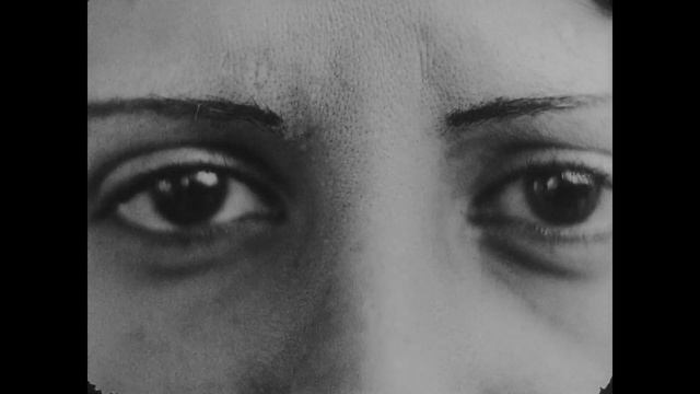 Limite (1931) by Mário Peixoto, Clip: Opening-André Kertész handcuffs, water, eyes and a boat adrif смотреть онлайн