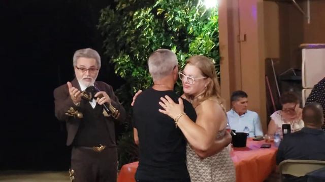 Alfredo Pérez interpreta Motivos смотреть онлайн