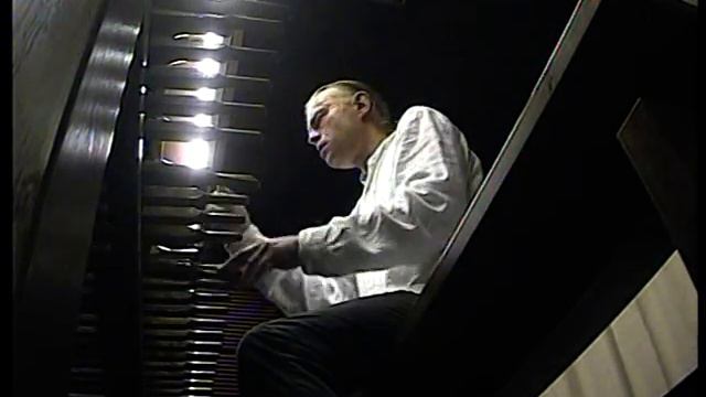 Rhapsody in Blue (selection), George Gershwin (arr. G. Bodden), performed by Koen Van Assche смотреть онлайн