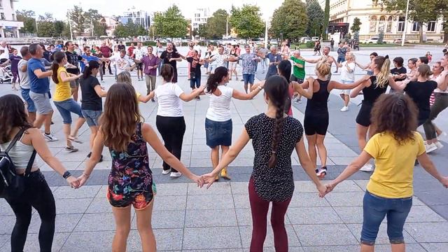 Момчиловско хоро, Родопска фолклорна област, размер 2/4 смотреть онлайн