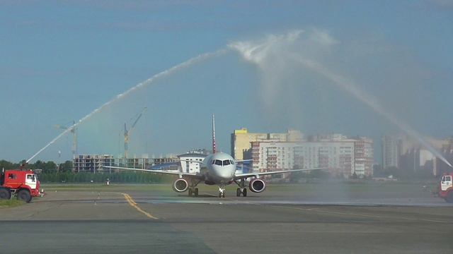 Как встречают первые рейсы