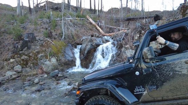 Hale Creek run in a Modified Jeep Gladiator and GMC Canyon. смотреть онлайн