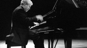 Nelson Freire plays Debussy "Fantasy for Piano & Orchestra" - LIVE!